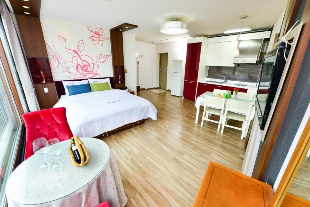 Moonlight Blue Pension Капьон Екстер'єр фото