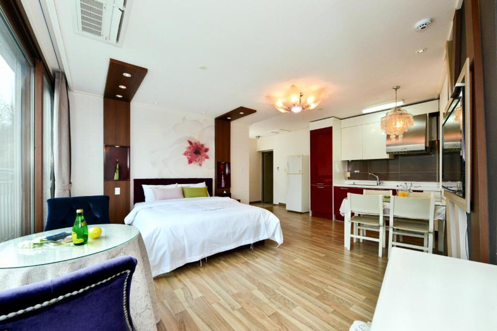 Moonlight Blue Pension Капьон Екстер'єр фото